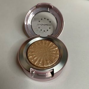 LE MAC Extra Dimension Foil Eyeshadow in Sparktacular